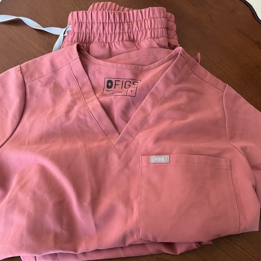 Figs Scrub Set